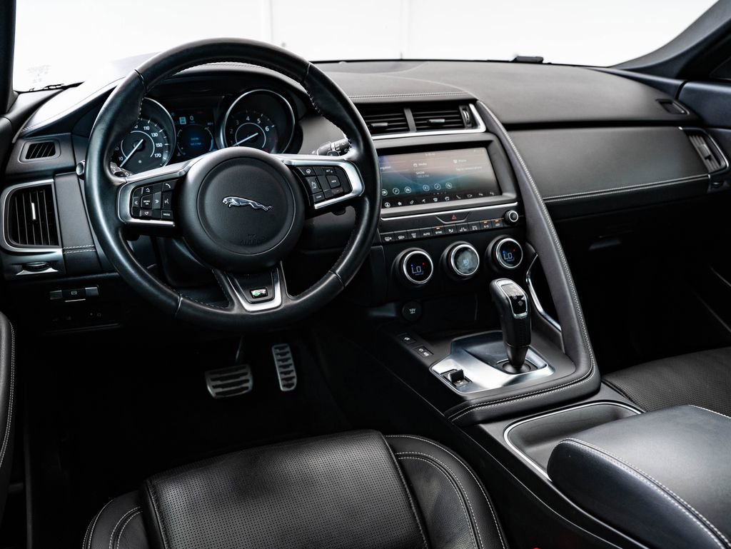 Used 2019 Jaguar E-PACE R-Dynamic SE image 4