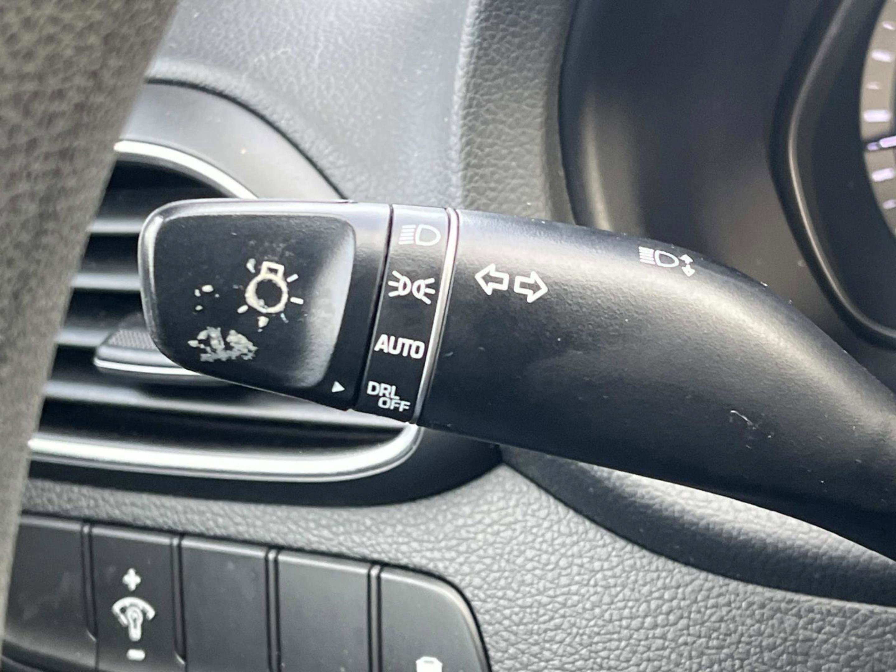 Used 2018 Hyundai Elantra GT image 35