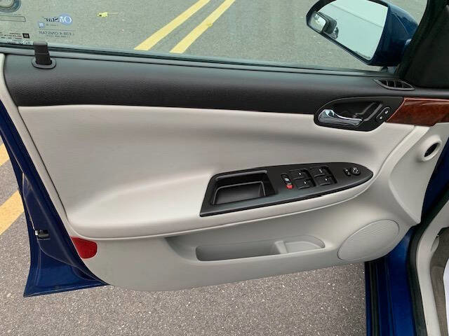 Used 2006 Chevrolet Impala LTZ image 25