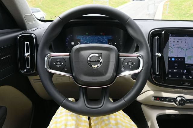 Used 2024 Volvo XC40 B5 Plus w/ Protection Package Premier AWD/4WD image 30