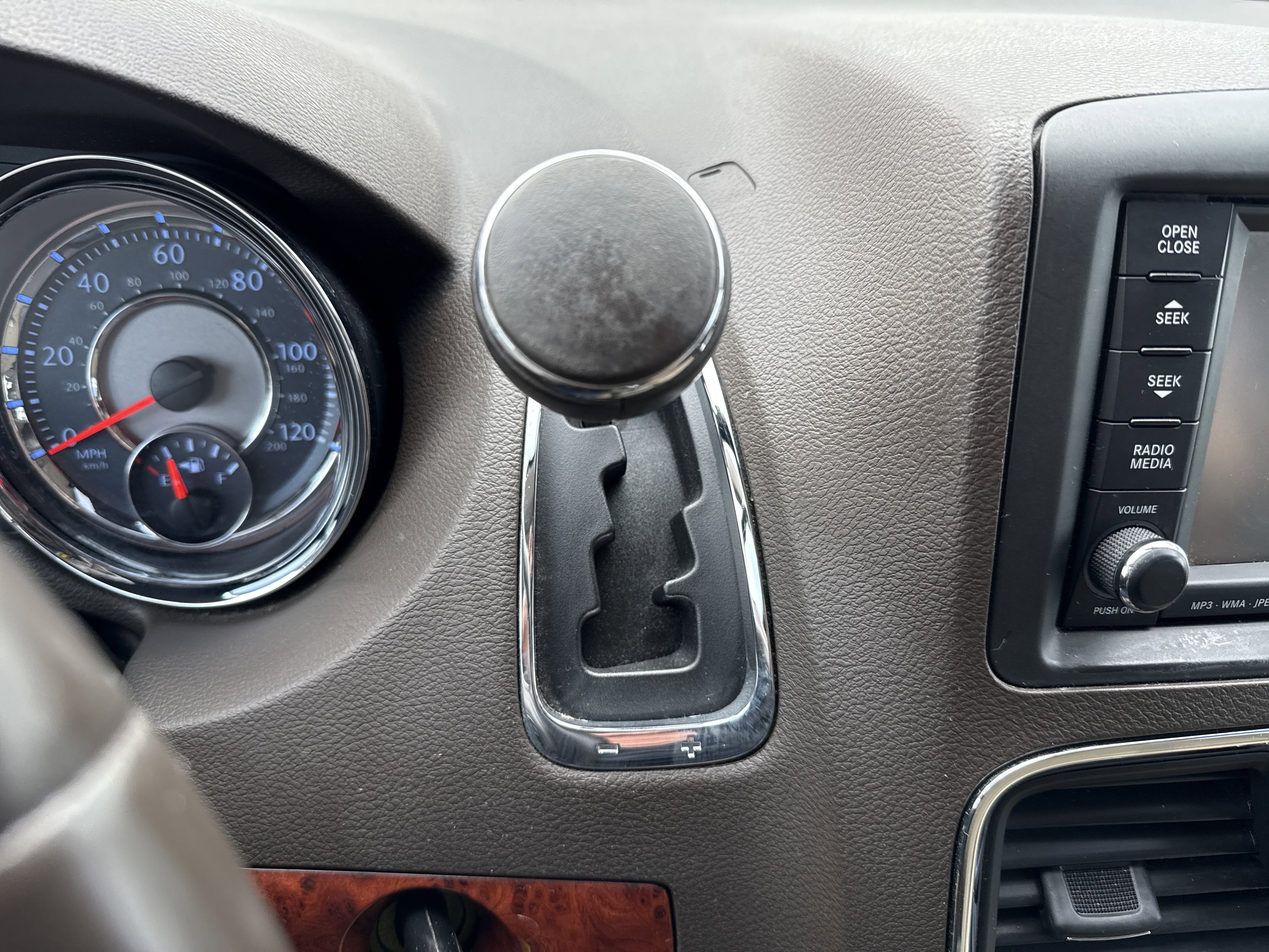 Used 2013 Chrysler Town & Country Touring image 24