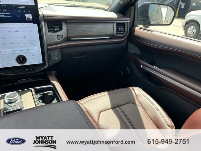 Used 2023 Ford Expedition Limited image 16