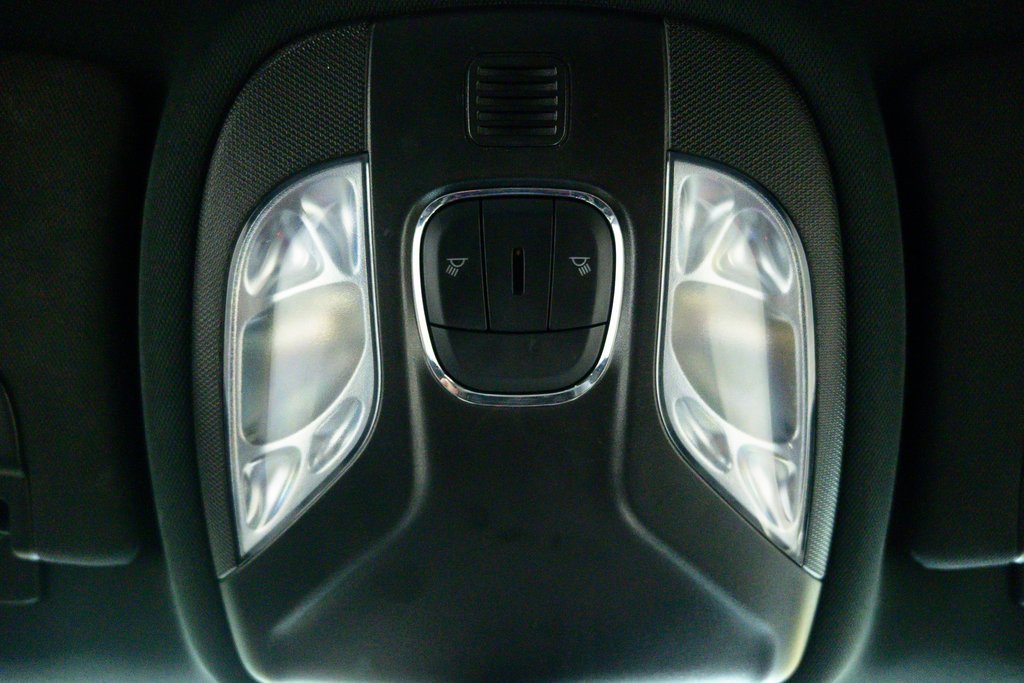 Used 2023 Jeep Compass Limited image 17