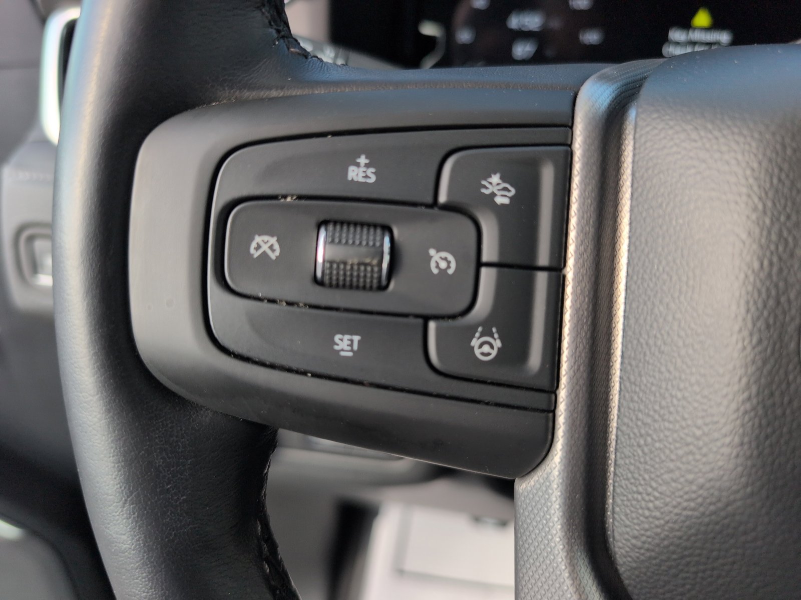 Used 2024 GMC Yukon Denali w/ Advanced Technology Package image 25