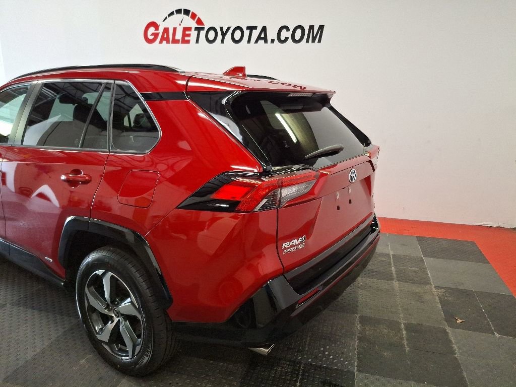 Used 2023 Toyota RAV4 SE w/ Weather & Moonroof Package AWD/4WD image 7