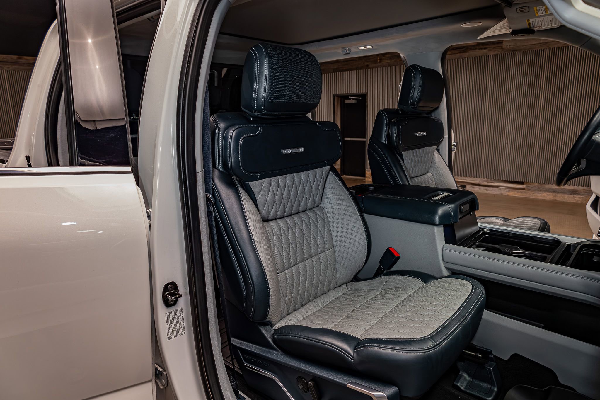 Used 2023 Ford F350 Limited w/ FX4 Off-Road Package image 30