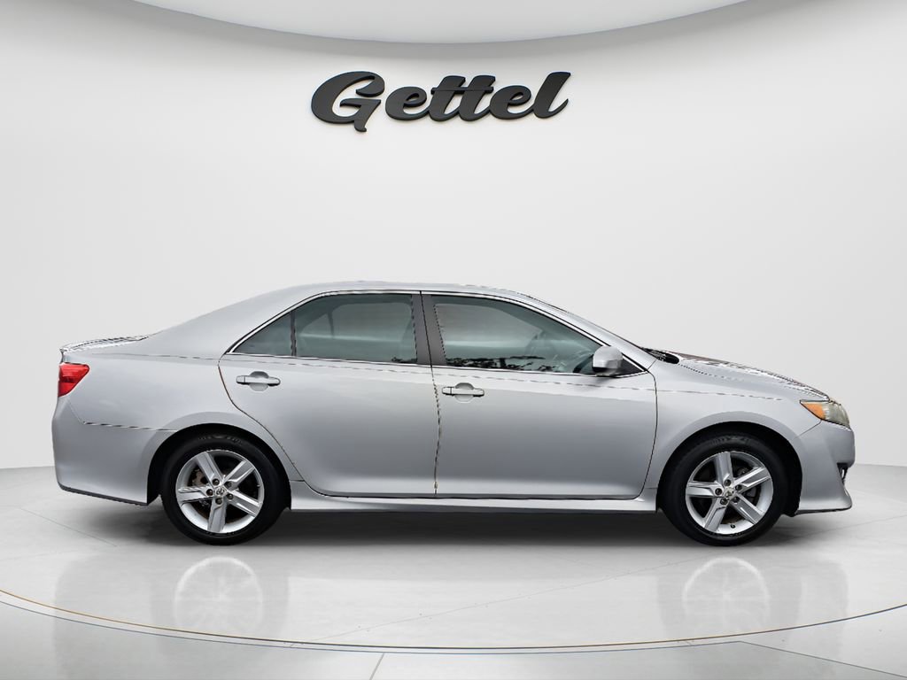 Used 2012 Toyota Camry SE image 3