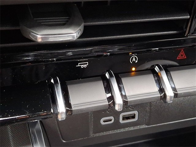 New 2026 GMC Canyon Elevation w/ Convenience Package image 16