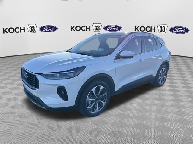 Used 2025 Ford Escape Platinum w/ Premium Technology Package image 3