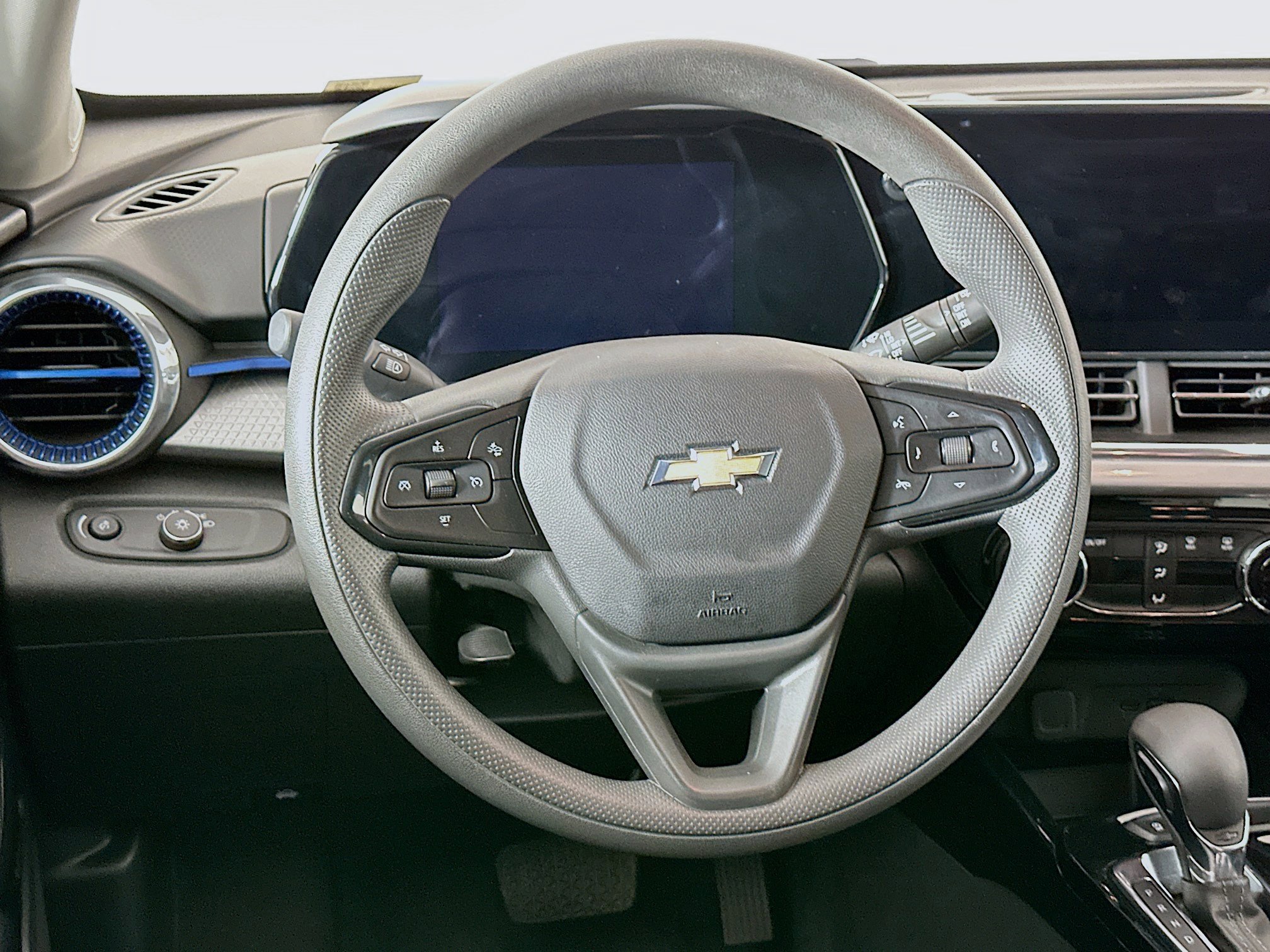 Used 2025 Chevrolet Trax LT image 17