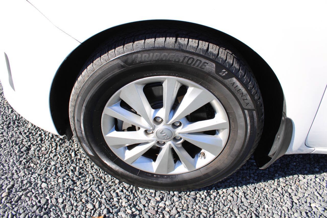 Used 2015 Kia Sedona LX w/ LX Convenience Package FWD image 24