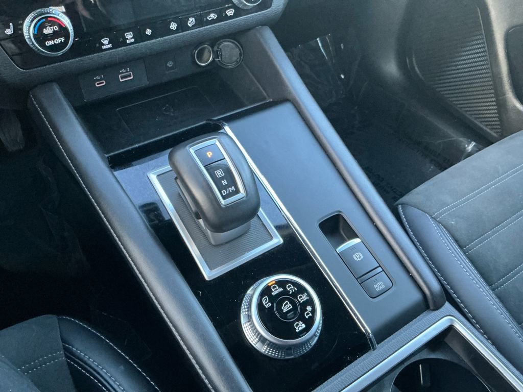 Used 2024 Mitsubishi Outlander SE Black Edition image 22