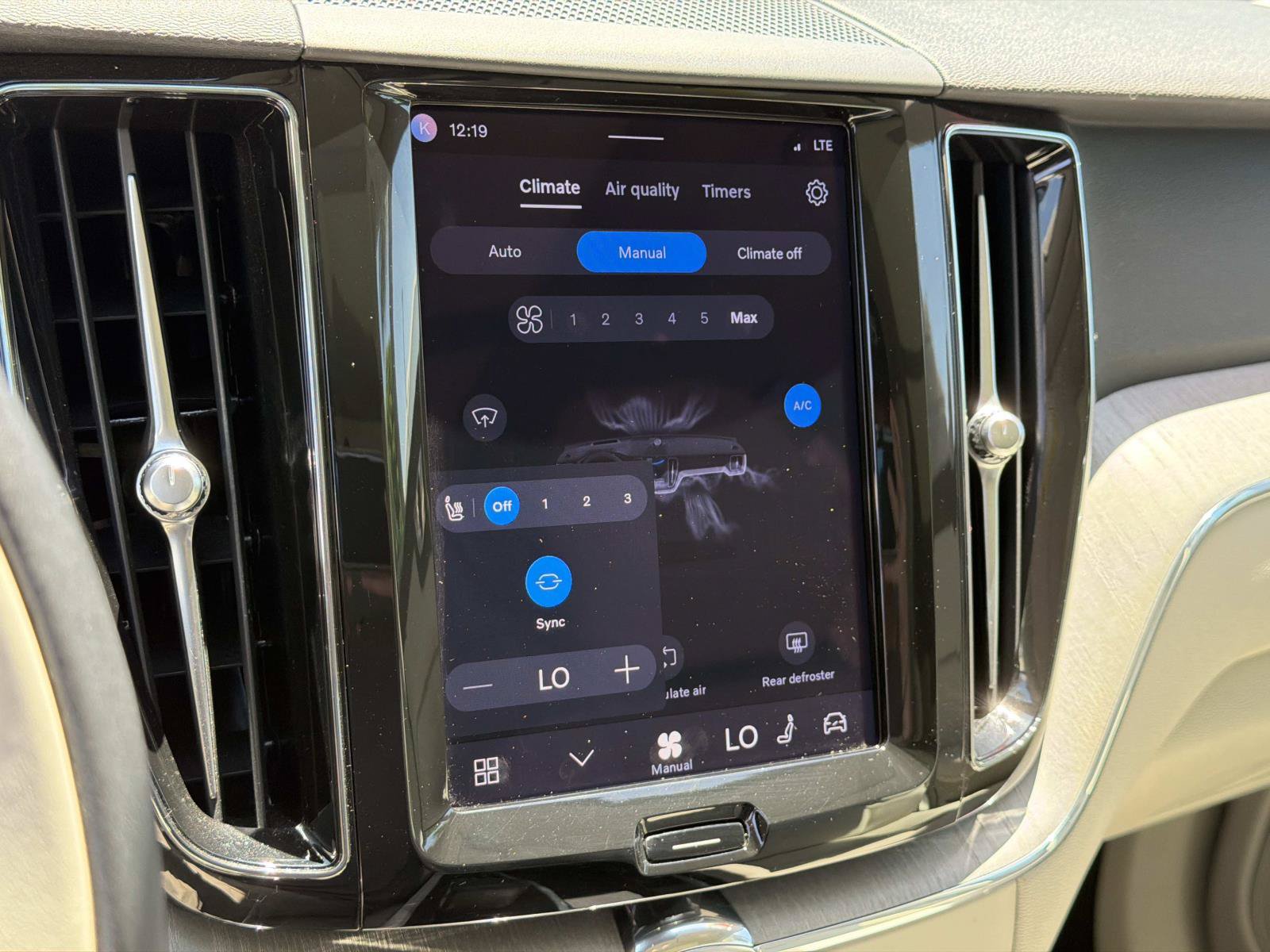 Certified 2024 Volvo XC60 B5 Plus AWD/4WD image 12
