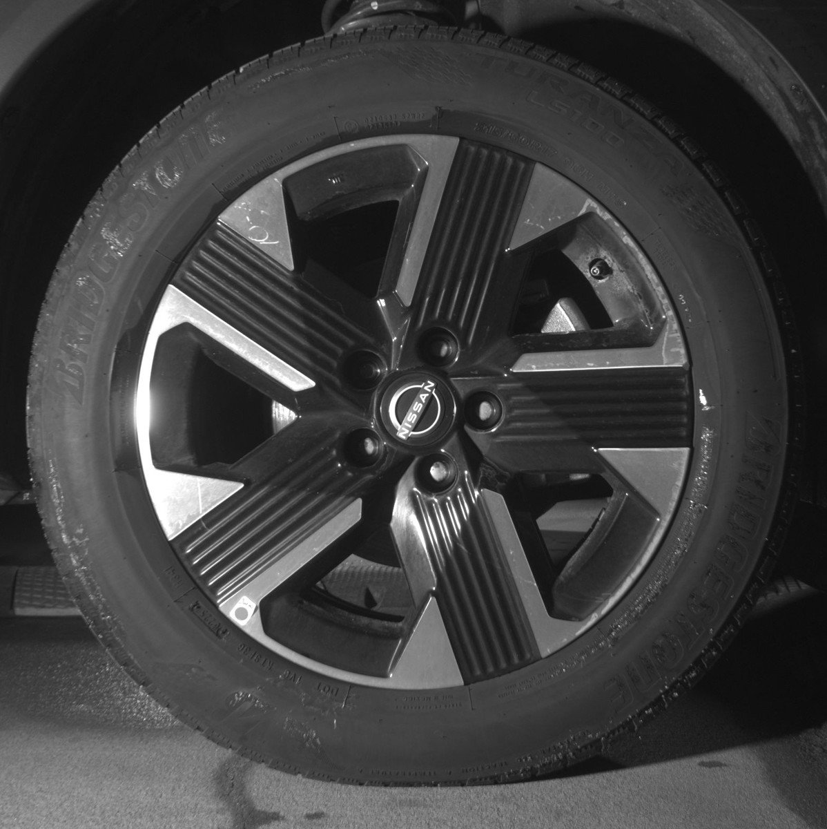 Used 2025 Nissan Kicks SV image 13