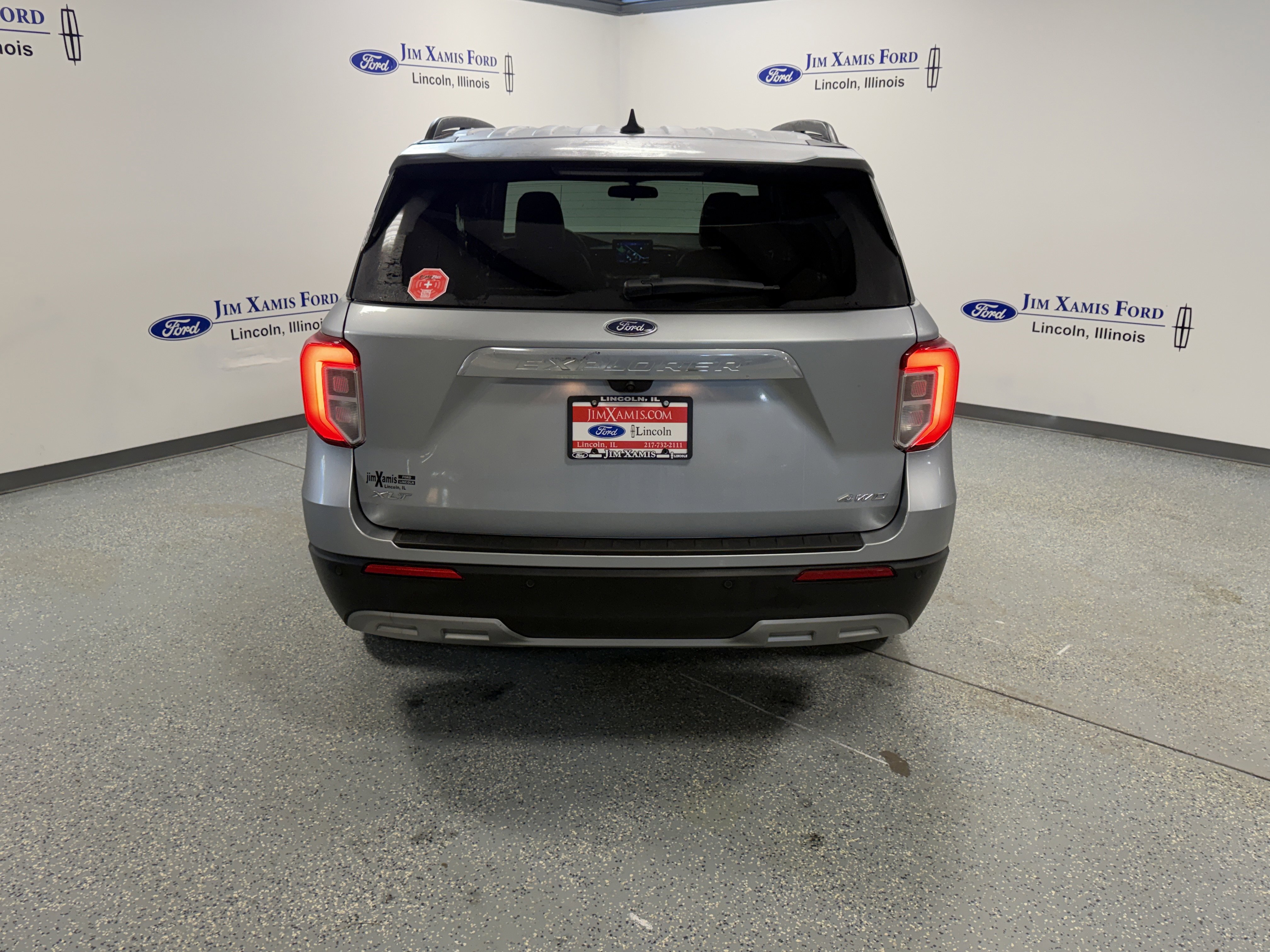 Used 2023 Ford Explorer XLT w/ Equipment Group 202A image 5