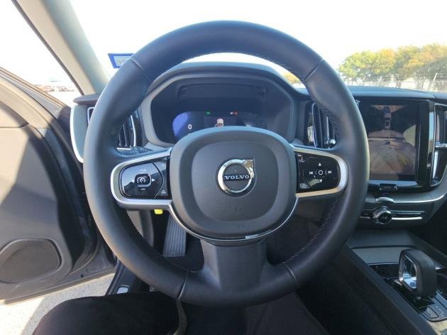 Certified 2025 Volvo XC60 B5 Plus image 9
