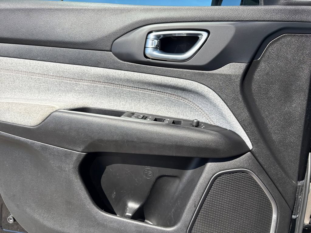 Used 2022 Jeep Compass Latitude image 10