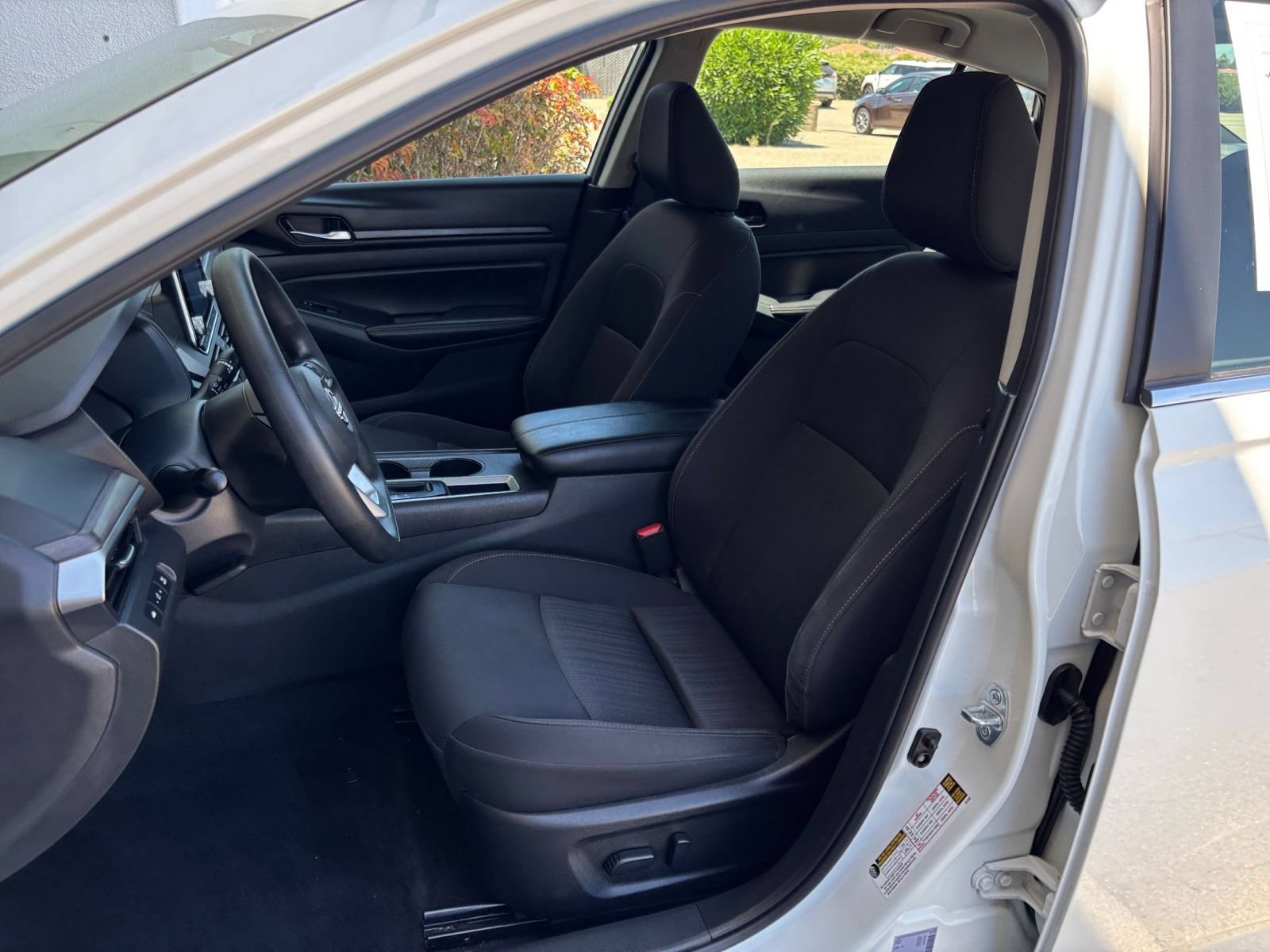 Used 2025 Nissan Altima 2.5 SV FWD image 37