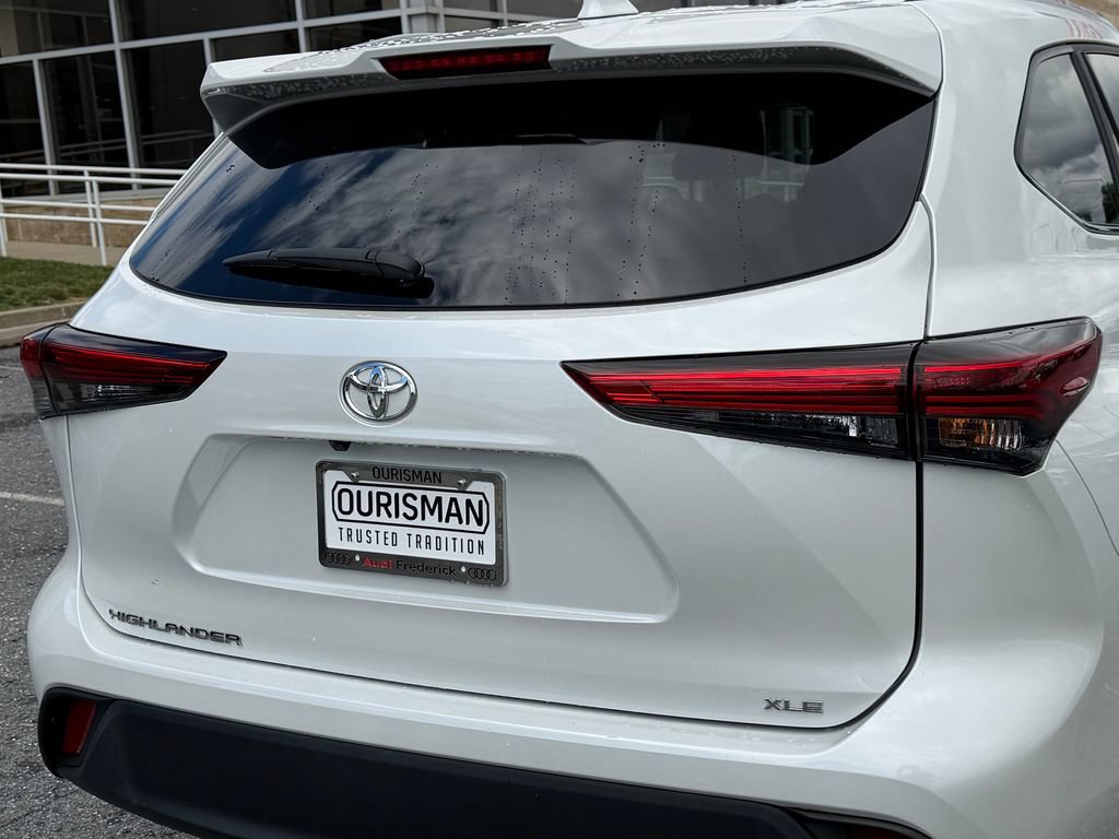 Used 2023 Toyota Highlander XLE FWD image 11