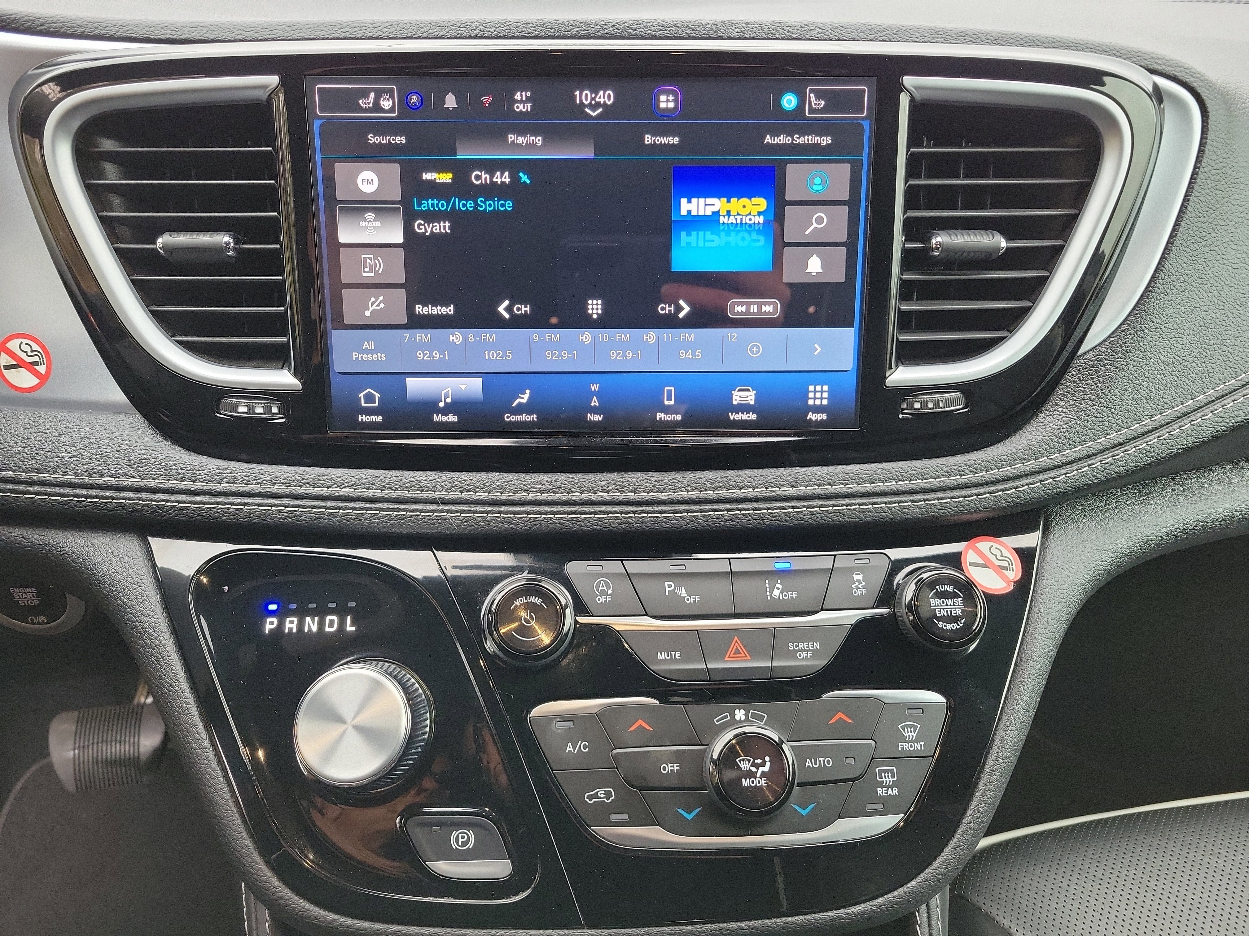 Used 2025 Chrysler Pacifica Limited image 10