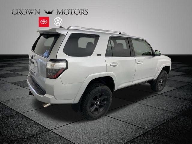 Used 2018 Toyota 4Runner SR5 AWD/4WD image 6