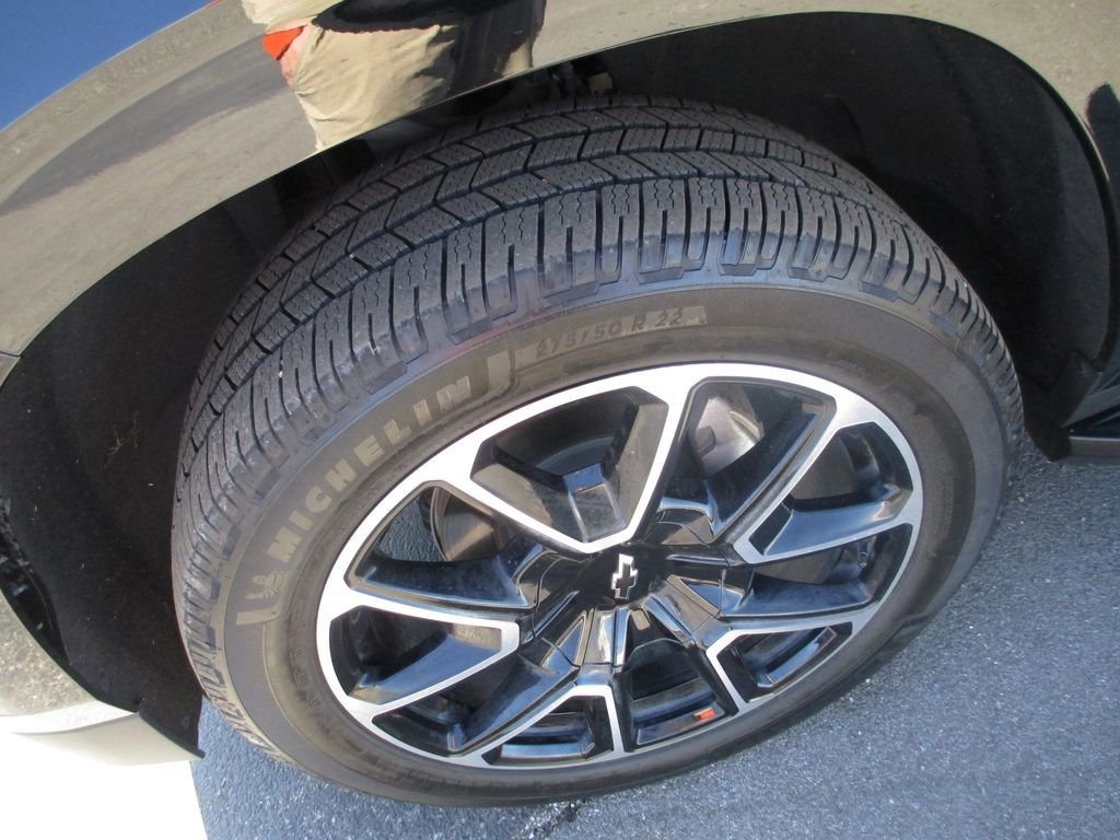 Used 2023 Chevrolet Suburban RST w/ Luxury Package image 14