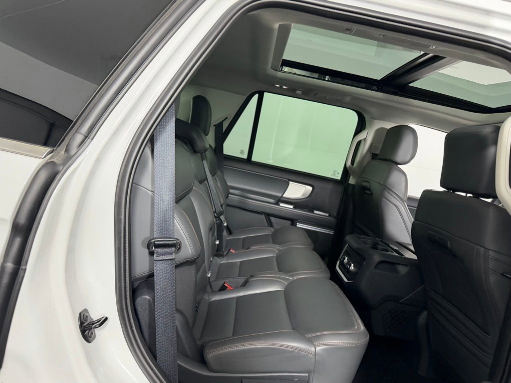 Used 2025 Ford Expedition Active image 27