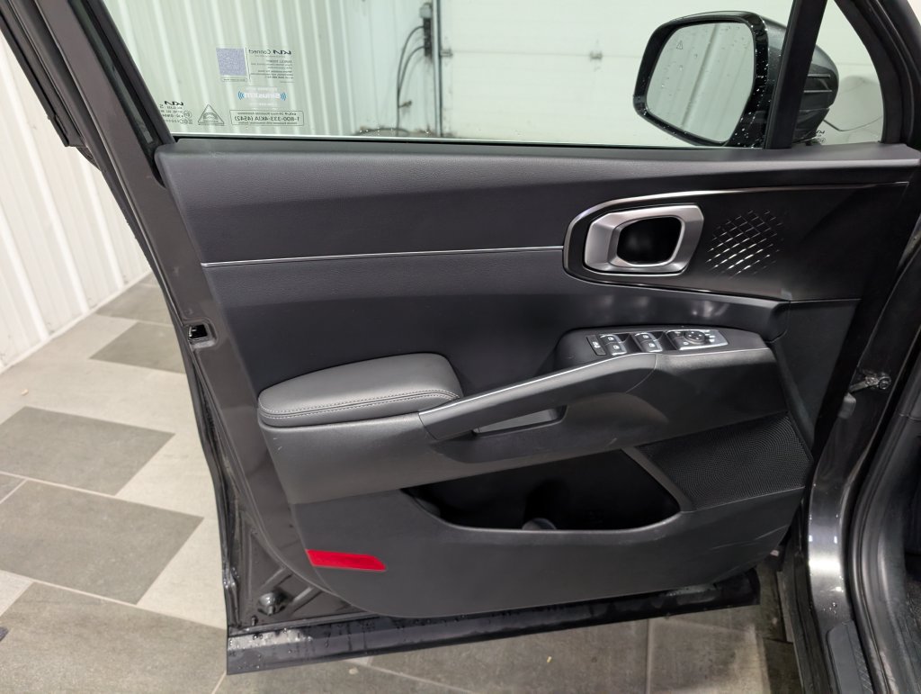 Used 2025 Kia Sorento EX AWD/4WD image 12