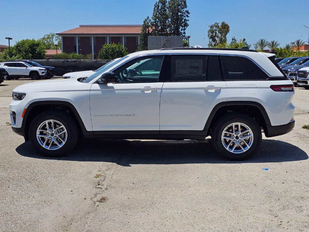 New 2026 Jeep Grand Cherokee Laredo RWD image 4