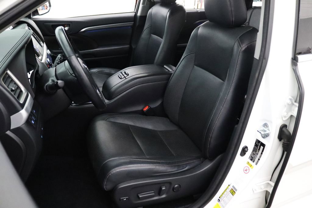 Used 2017 Toyota Highlander Limited AWD/4WD image 2