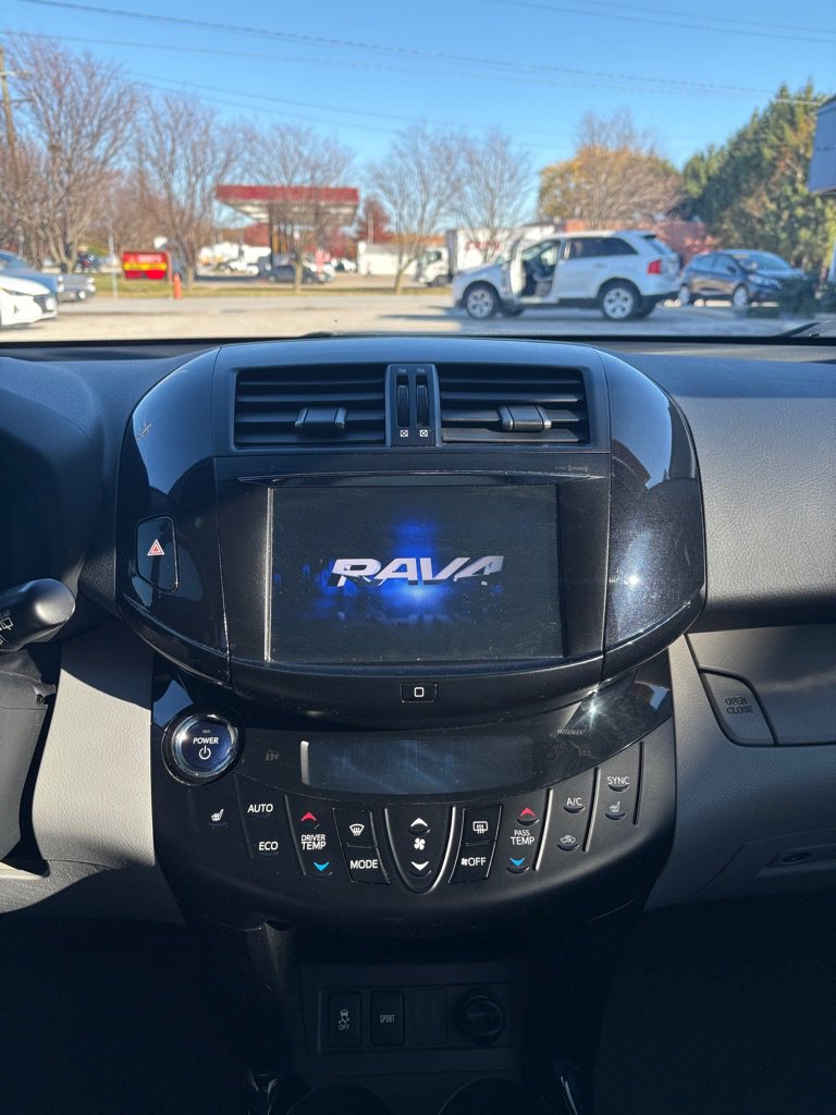 Used 2013 Toyota RAV4 EV FWD image 16
