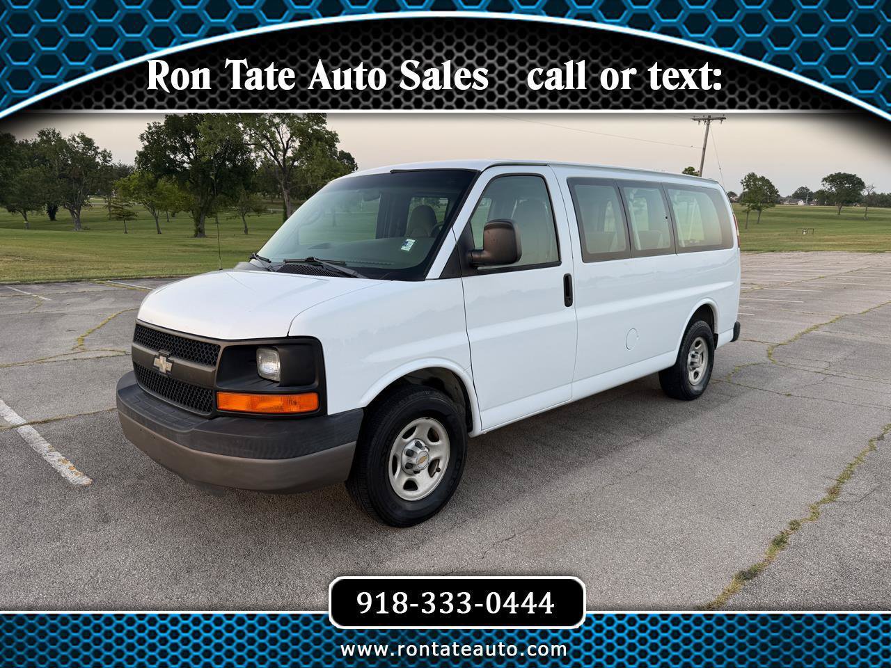 Used 2004 Chevrolet Express 1500 Passenger RWD image 1