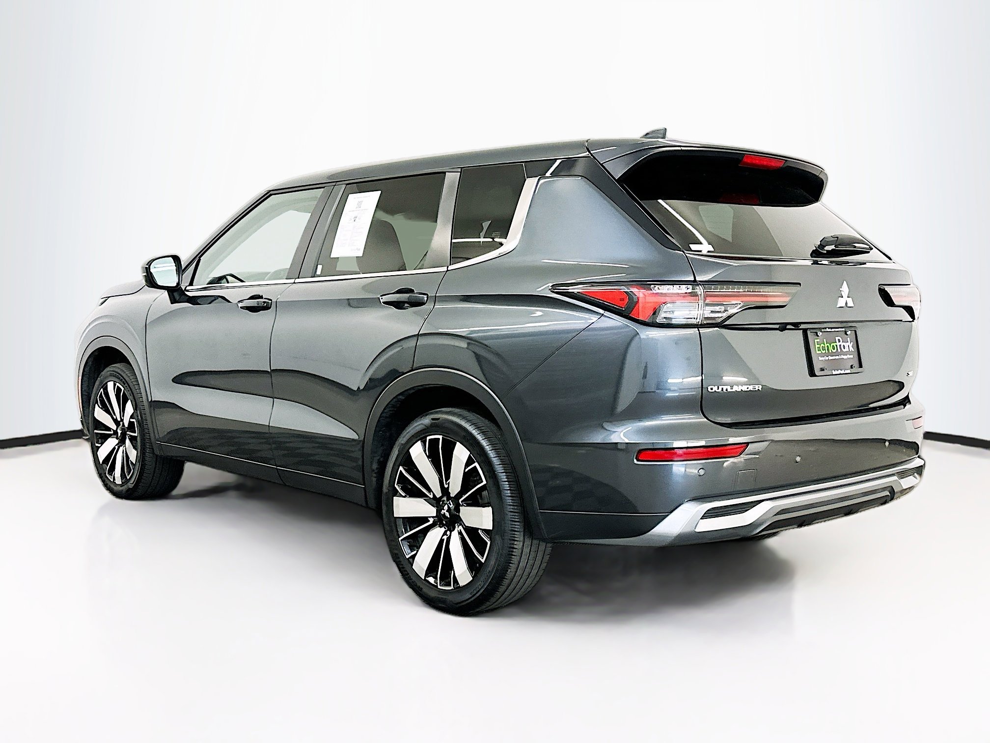 Used 2025 Mitsubishi Outlander SE image 5