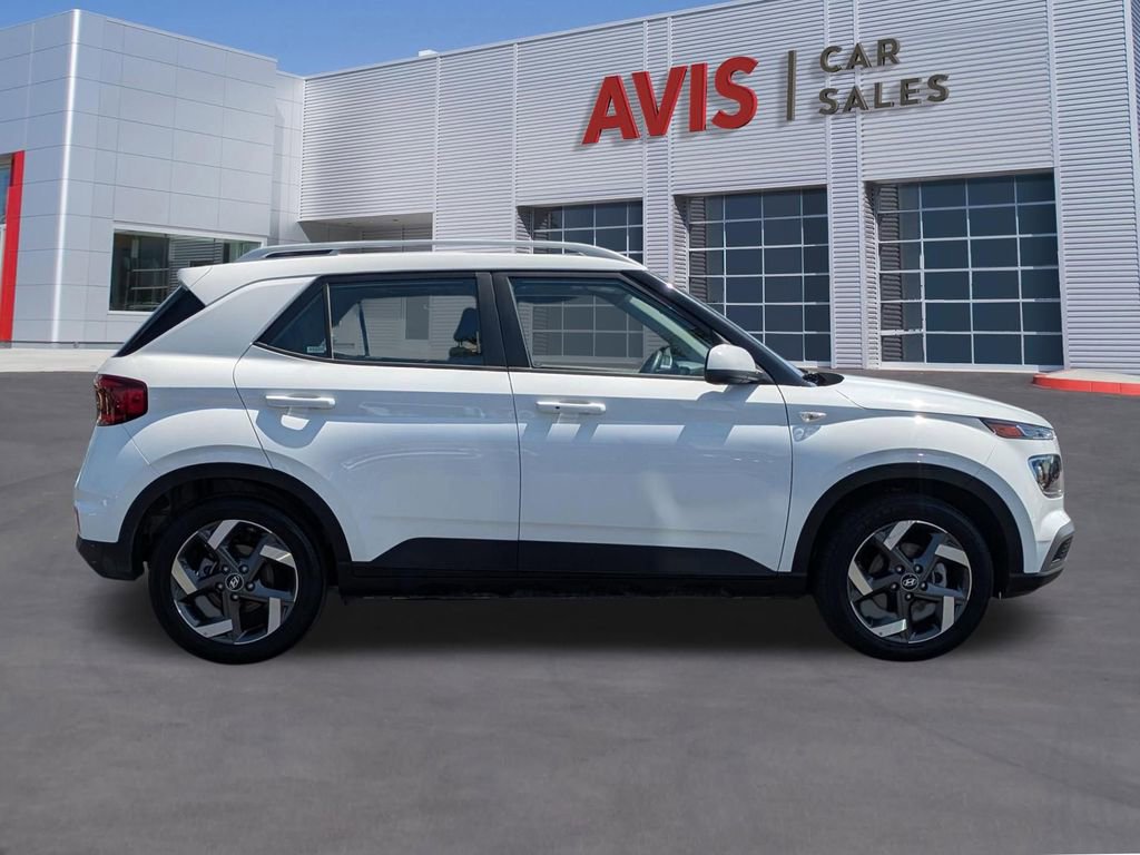 Used 2025 Hyundai Venue SEL FWD image 5