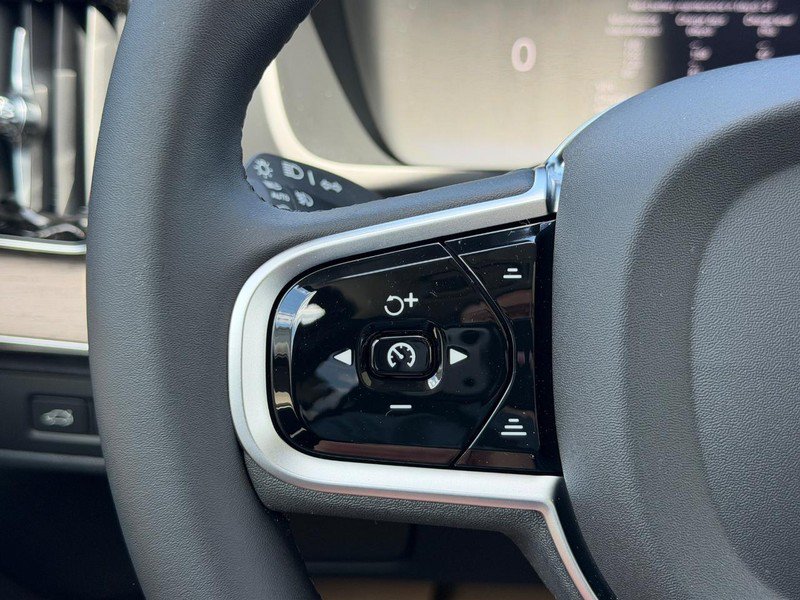 New 2026 Volvo XC90 T8 Plus w/ Protection Package Premier AWD/4WD image 12