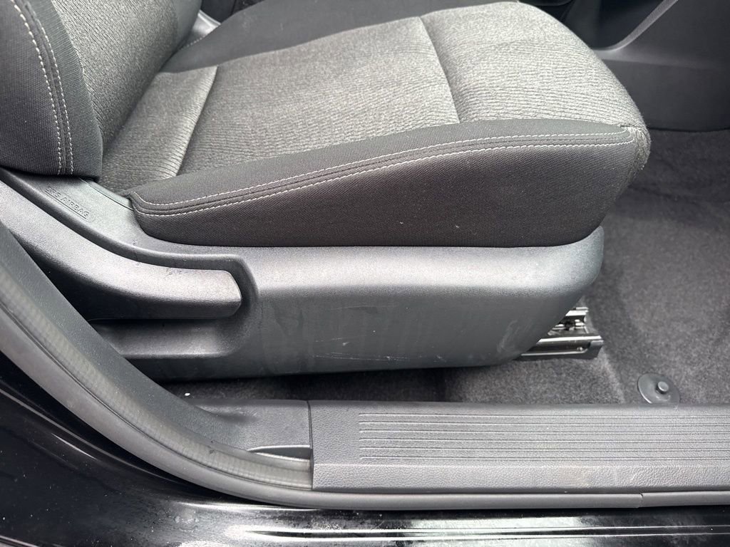 Used 2025 Nissan Rogue SV image 27