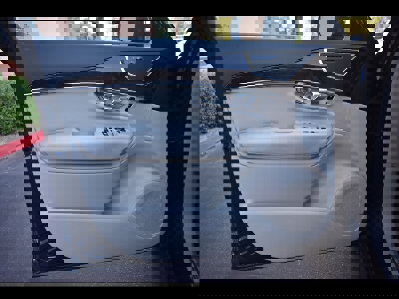 Used 2018 Volvo XC90 T6 Momentum w/ Convenience Package image 15