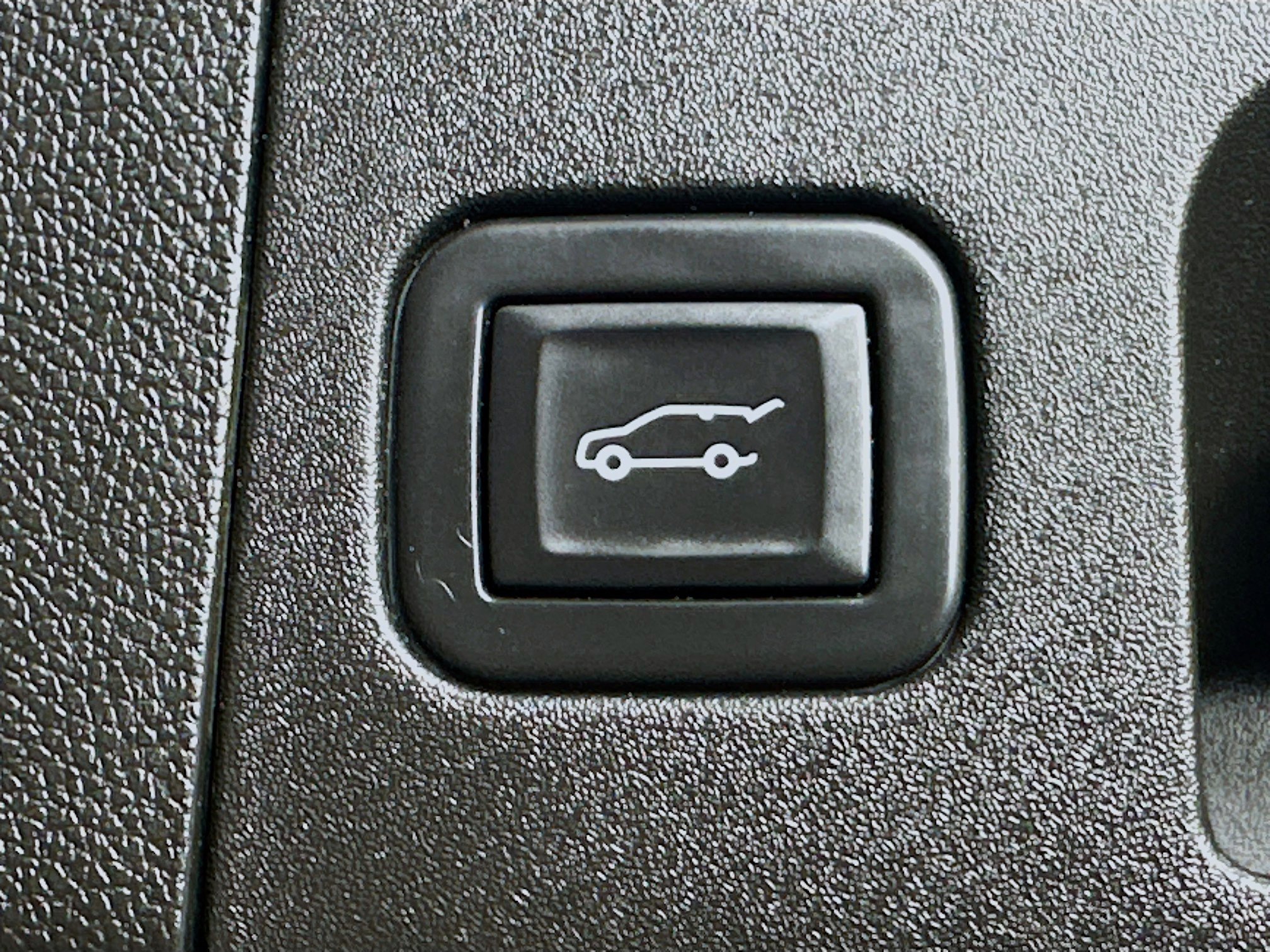 Used 2023 Cadillac XT4 Premium Luxury w/ Technology Package AWD/4WD image 31