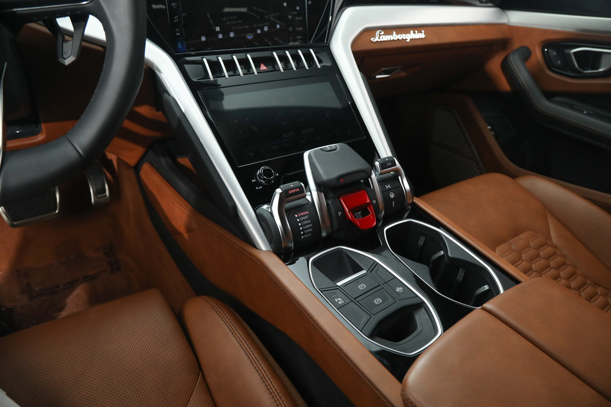 Used 2020 Lamborghini Urus AWD/4WD image 22