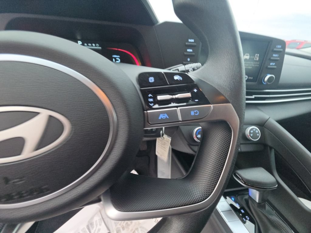Used 2024 Hyundai Elantra SE FWD image 16