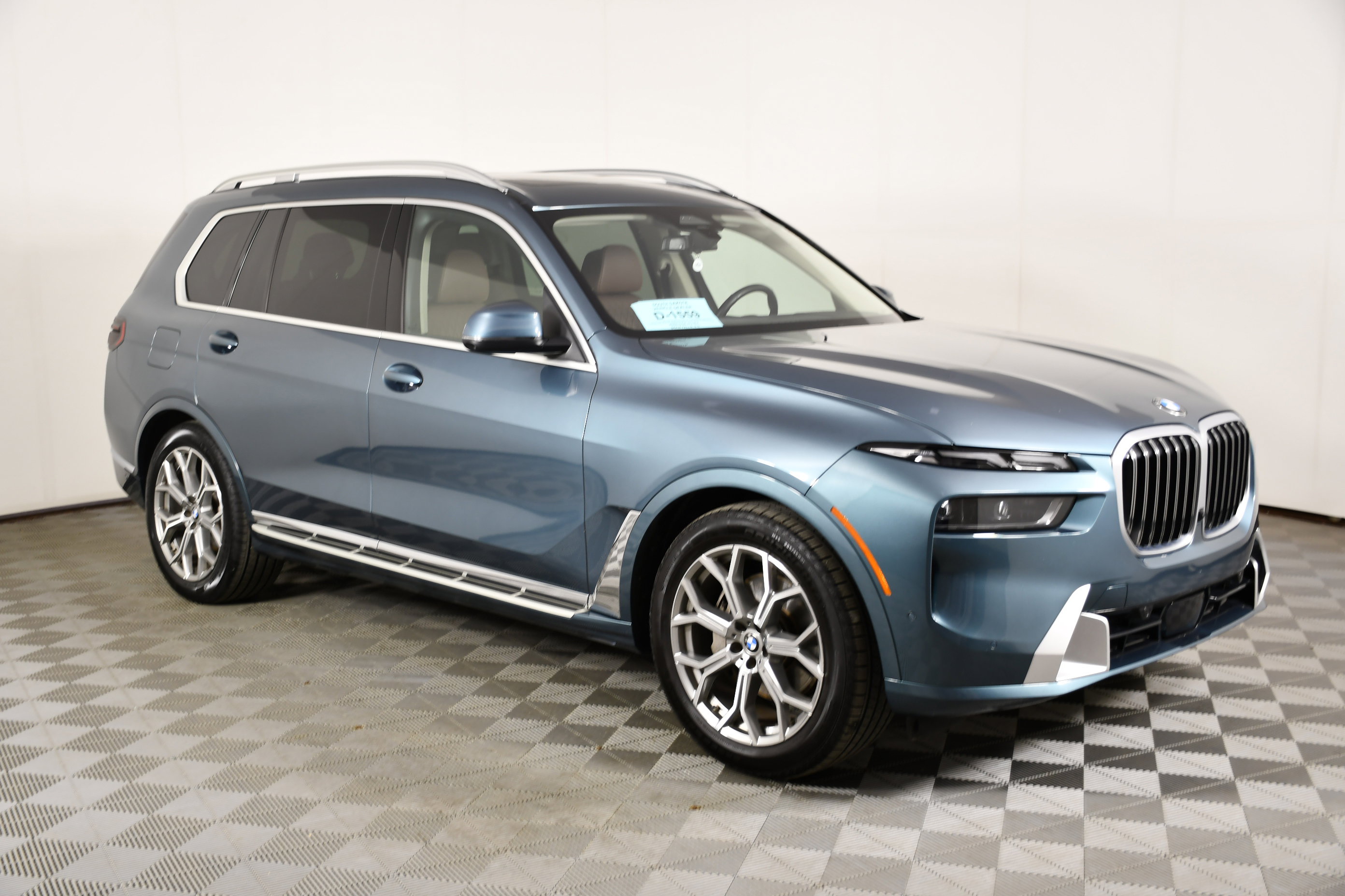 Used 2025 BMW X7 xDrive40i image 4