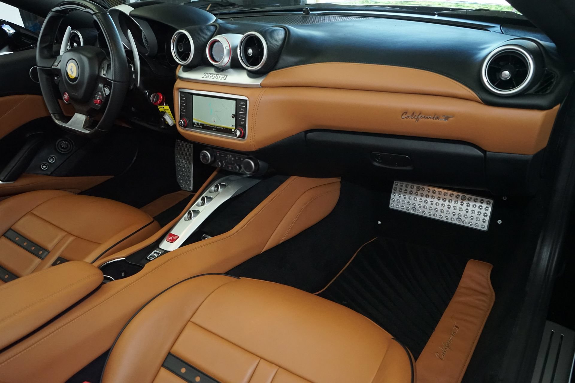 Used 2016 Ferrari California T RWD image 10