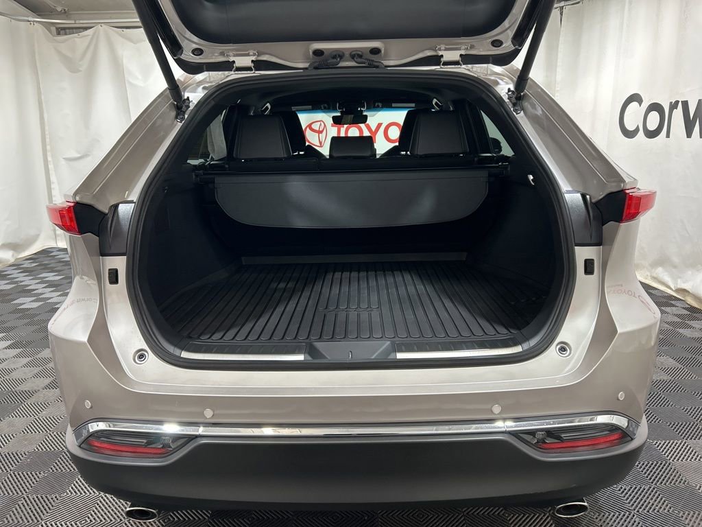 Used 2024 Toyota Venza LE image 17