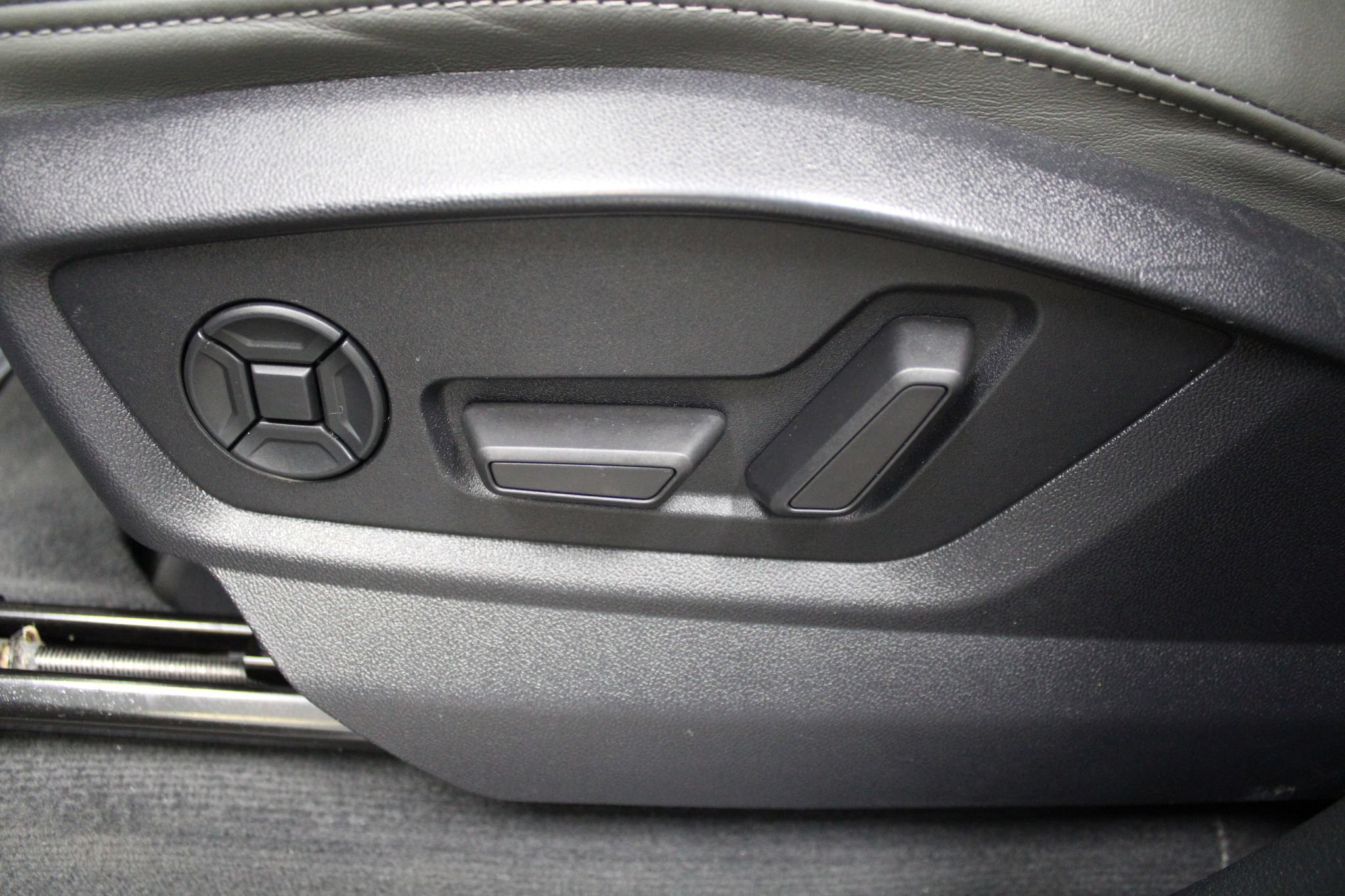 Used 2020 Audi Q8 Premium Plus AWD/4WD image 16