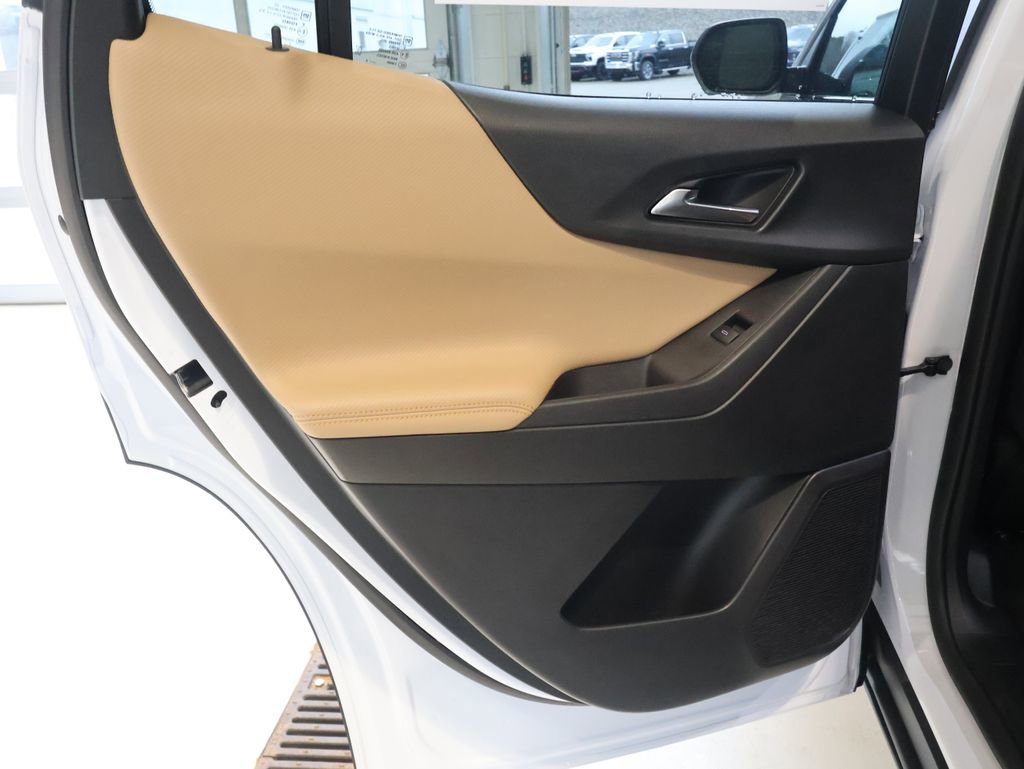 New 2026 Chevrolet Equinox ACTIV w/ Safety and Technology Package image 11