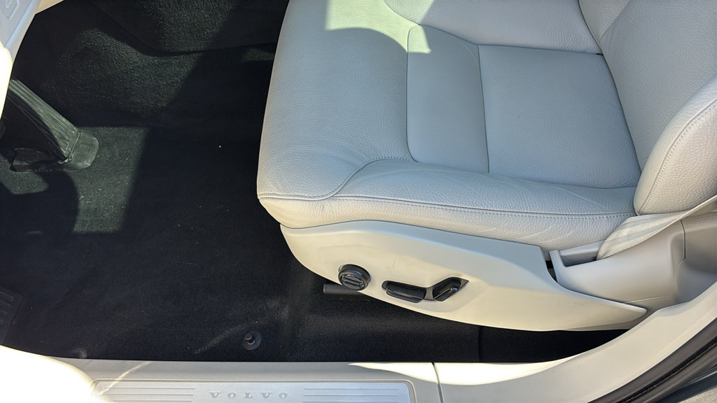 Certified 2024 Volvo XC60 B5 Core w/ Climate Package AWD/4WD image 25