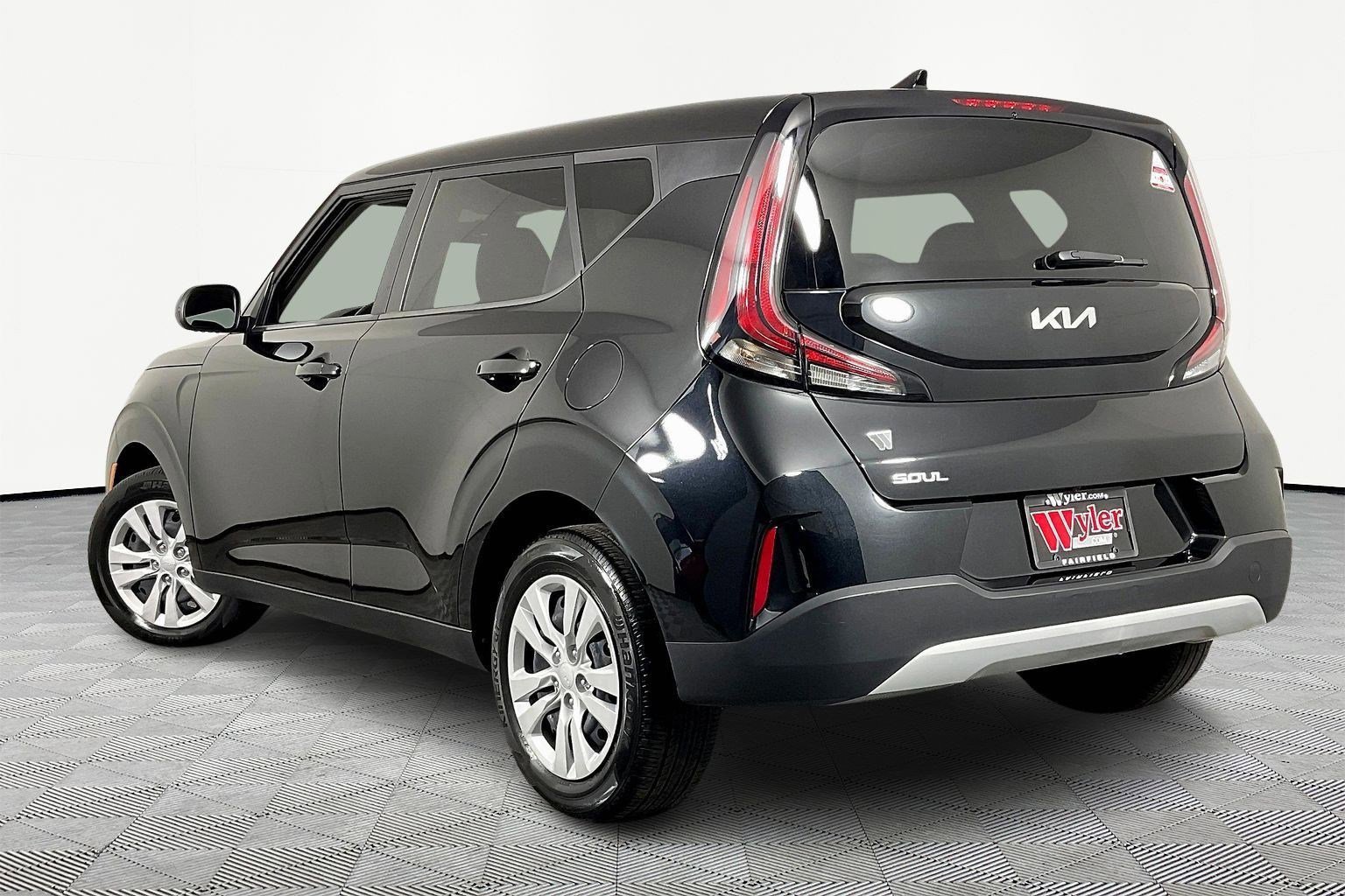 Used 2023 Kia Soul LX FWD image 4