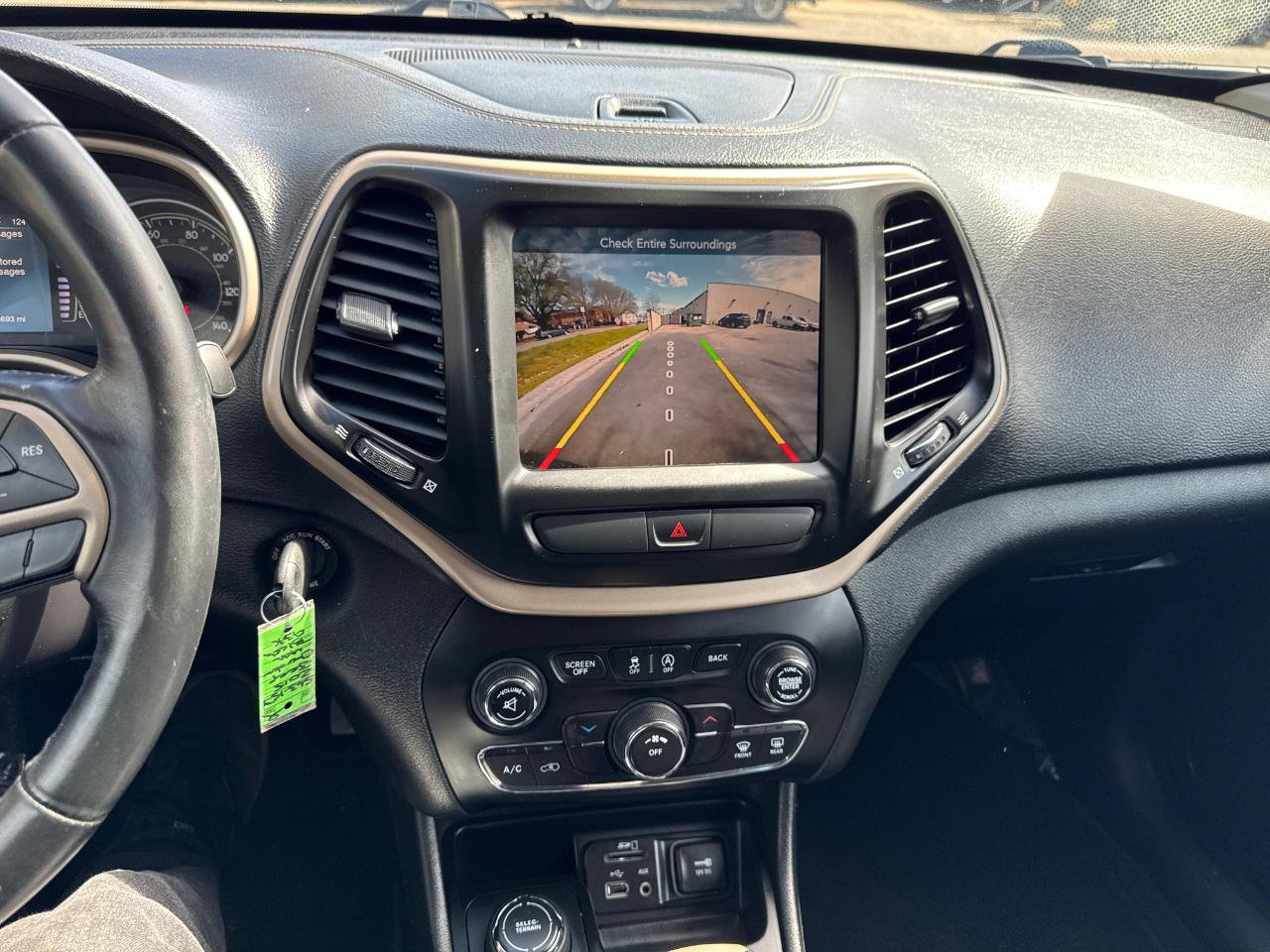 Used 2015 Jeep Cherokee Latitude image 22