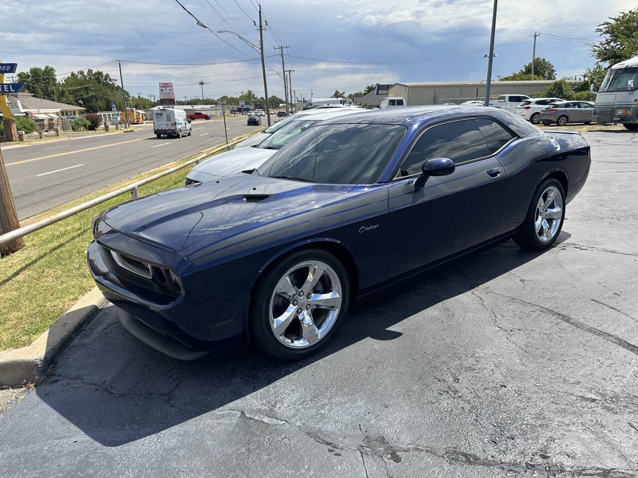 Used 2014 Dodge Challenger R/T RWD image 2
