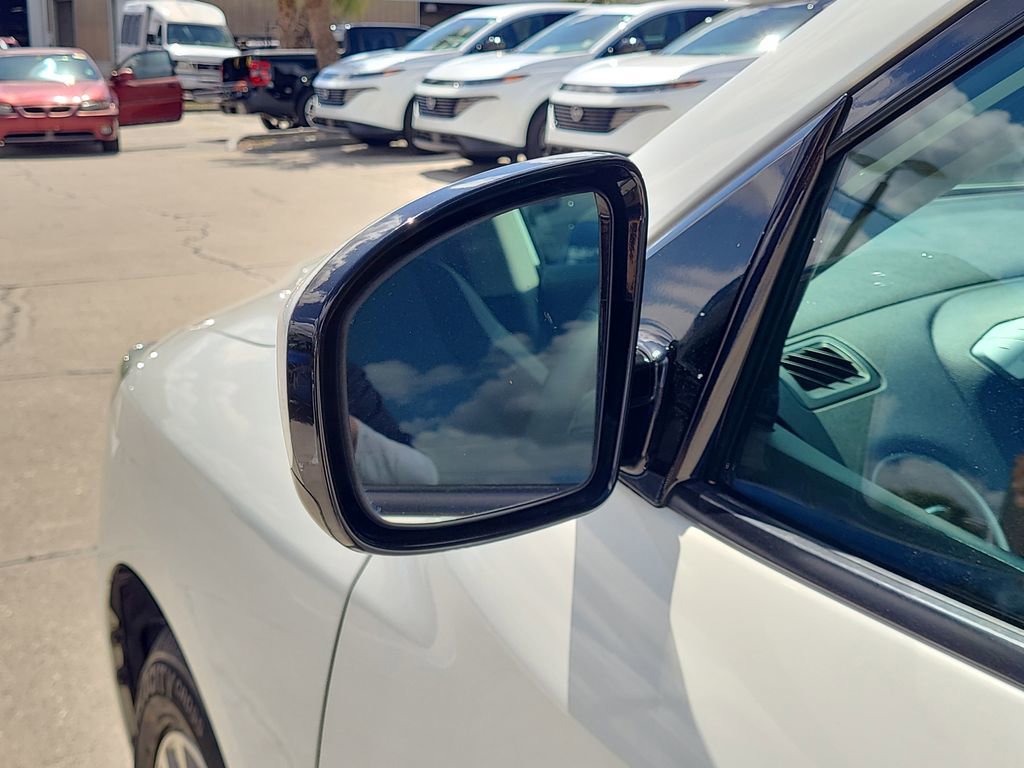 Used 2016 Nissan Pathfinder SV image 13